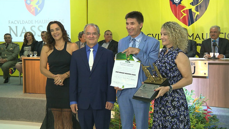 Empresário Janguiê Diniz recebe título de cidadão campinense