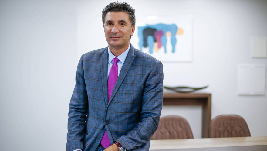 Isolamento total contra vírus não pode durar mais de 30 dias, diz controlador da Ser Educacional