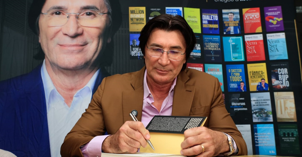 Janguiê Diniz promove noite de autógrafos no Recife