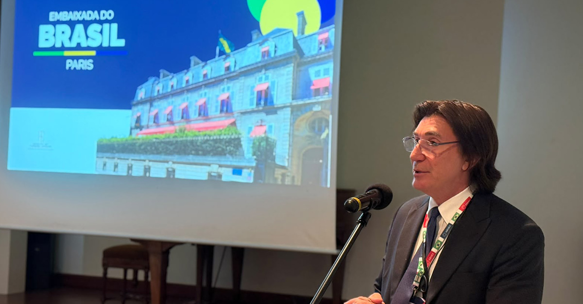 Delegação da ABMES debate educação superior na OCDE e na Embaixada do Brasil em Paris