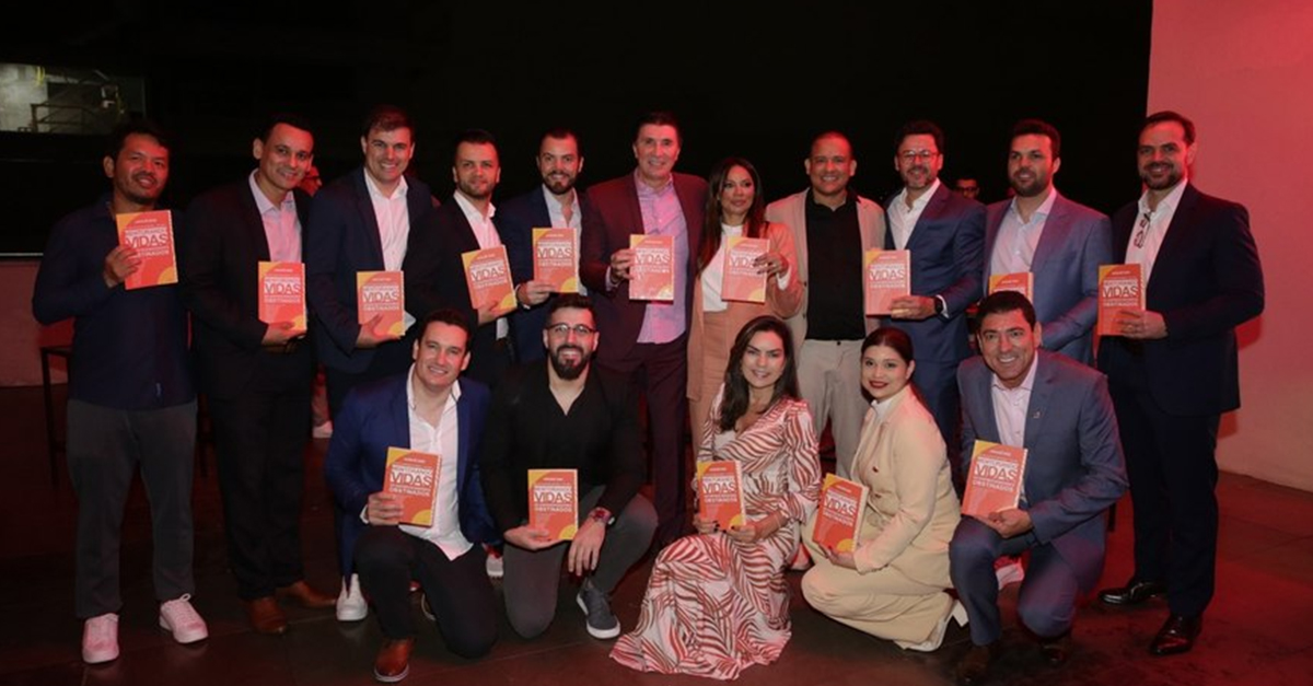 Janguiê Diniz lança livro em conjunto com mentorados