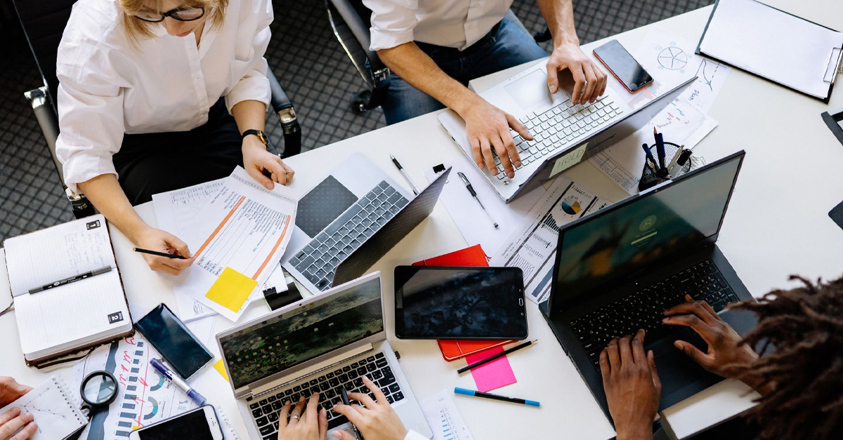 Trabalho: caminho que constrói futuro